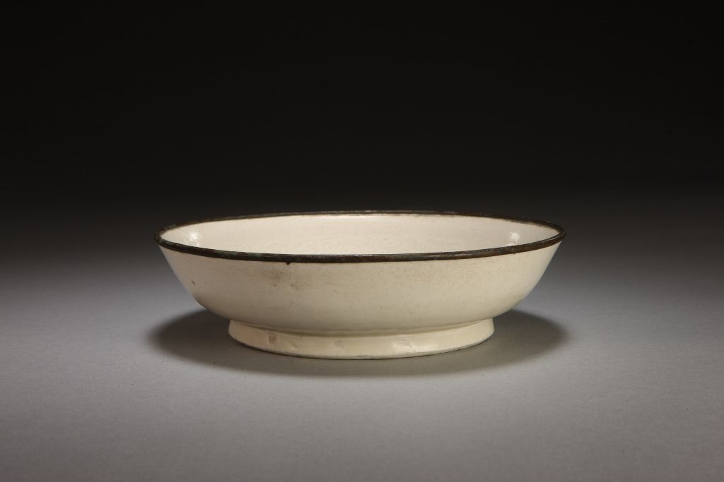 图片[1]-Ding Kiln white glaze printing, dragon winding flower pattern washing-China Archive